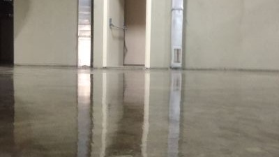 Nem toleranslı epoksi astar uygulaması – yüksek nemli beton zeminler için hazırlık katmanı